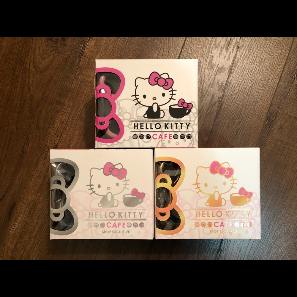 Hello Kitty Cafe Bow Mug Set